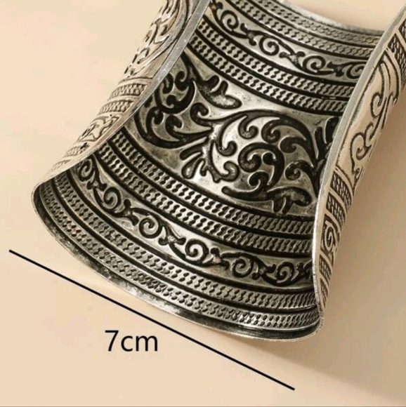 ☆ 2/$30 SILVER Boho 🪶☯️ Cuff Bracelet with detailed Mehndi Designs - Picture 6 of 6